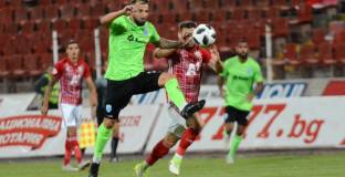 Васил Панайотов: Гърдите на Макенджиев са поне с 10 бутона