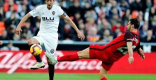 Късен гол на Валенсия провали плановете на Севиля