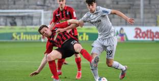 Млада звезда носи трите точки на Леверкузен