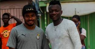 Футболист на Левски игра с бивша звезда на Челси