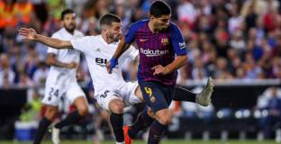 Валенсия принуди Барселона да сдаде първото място