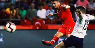 Унижение за световния шампион! Турция се разправи с петлите